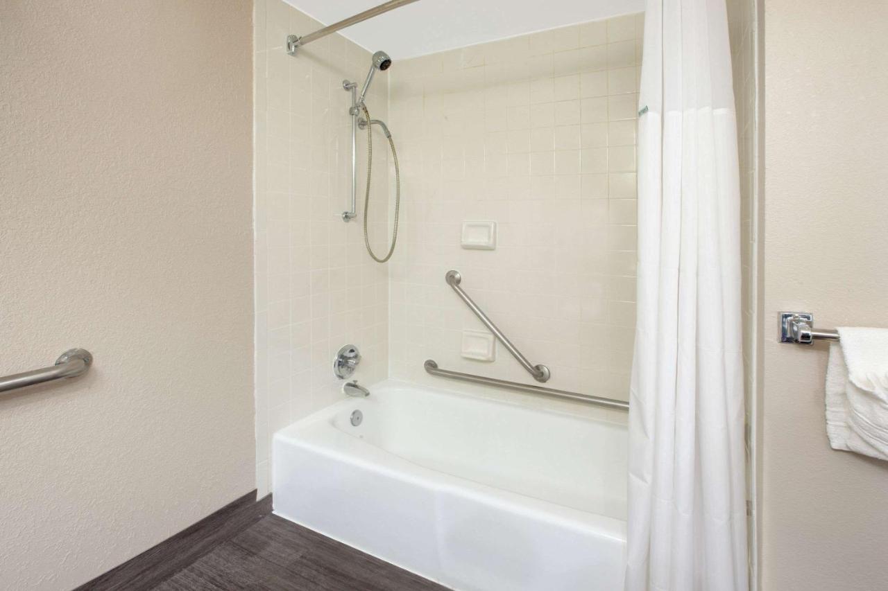 Baymont By Wyndham Grand Rapids Near Downtown Hotel Wyoming Exterior foto